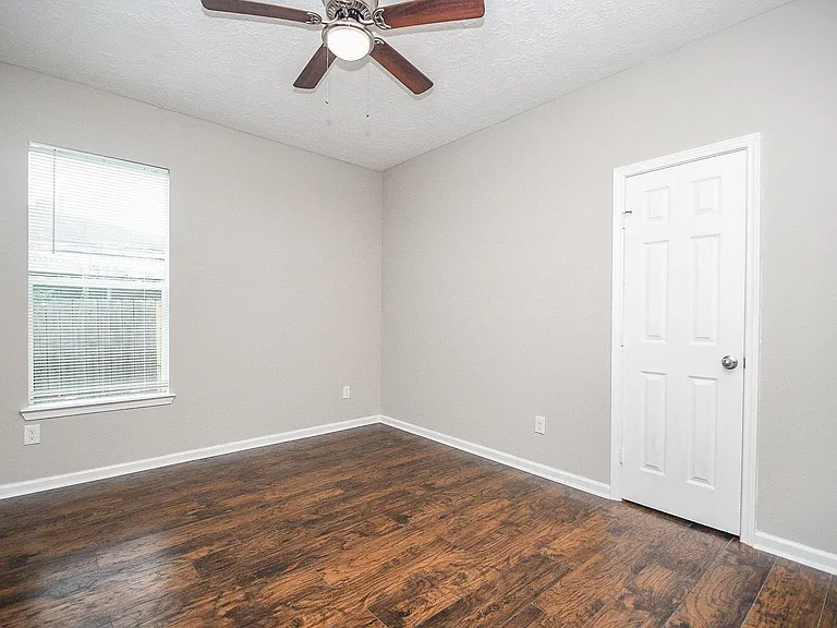 4137 Galesburg St — Photo 15