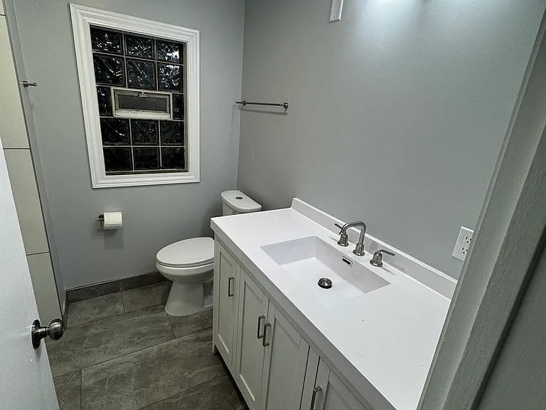 1421 Warwick Ave #2 — Photo 2