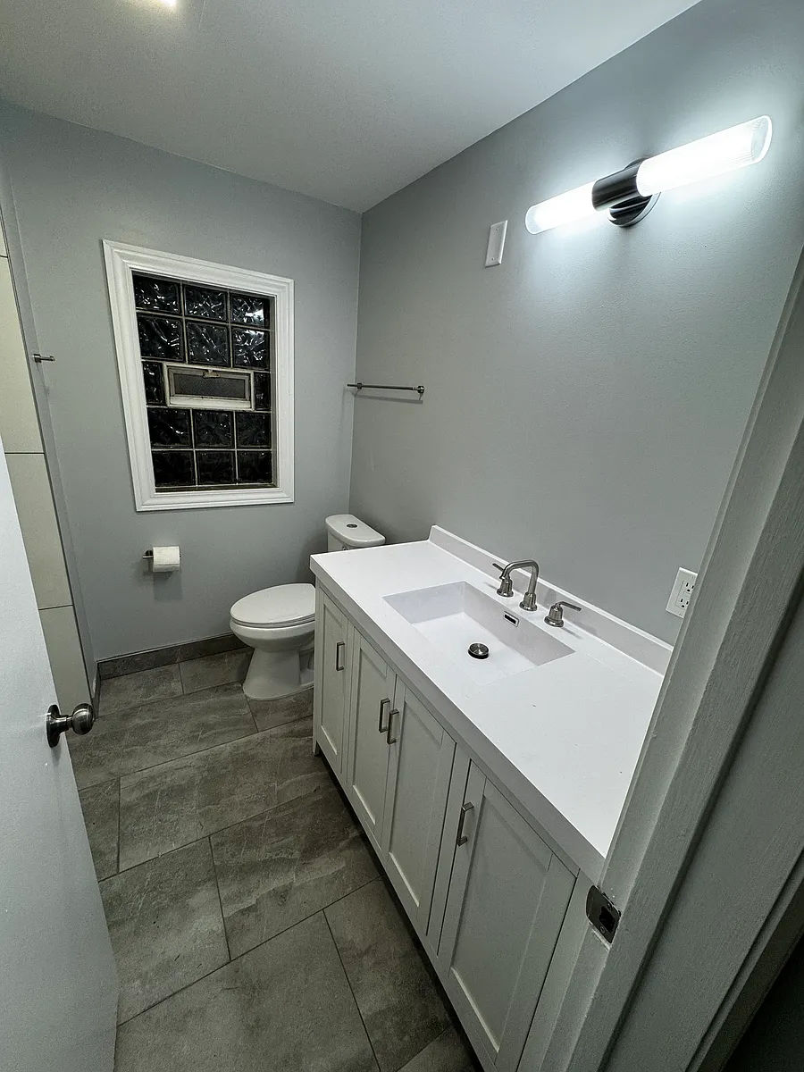 Building Photo - 1421 Warwick Ave #2