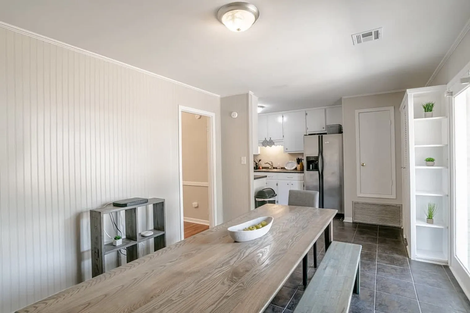 3 bed, 2.0 bath, 1496 sqft, $3,820 — Photo 4