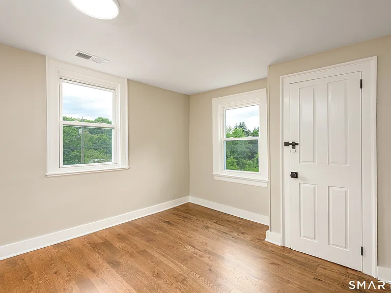 560 Manchester Rd — Photo 20