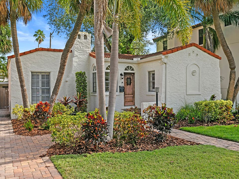 Original 1925 construction, one of the few remaining on Davis Islands