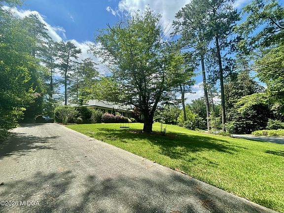 4th image of 377 Old Club Rd S