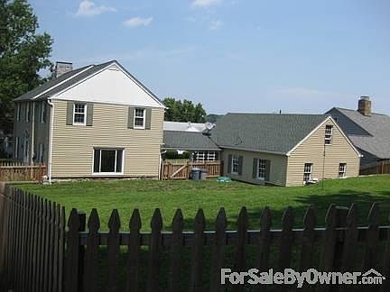 Backyard
						:
						Pedestrian gate off porch and 10' vehicle gate off the alley.