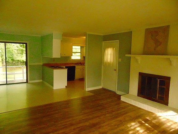 5th image of 202 Lynn St
