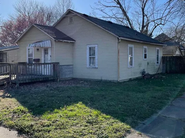 1117 Ophia St, Metropolis, IL 62960