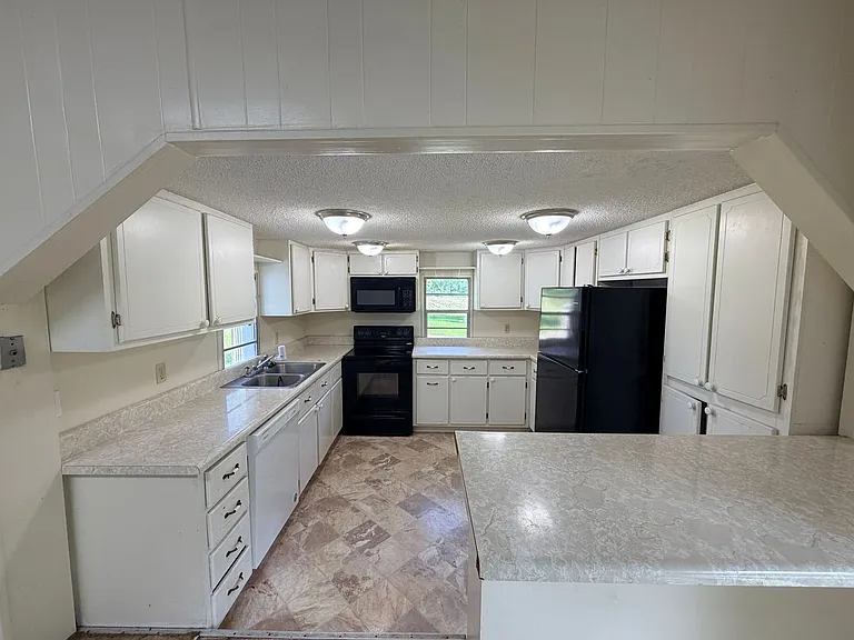 5350 N Old Highway 41 — Photo 4