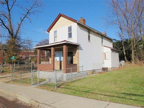2nd image of 1019 Maple St