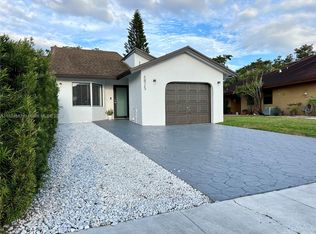 6825 SW 154th Ct, Miami, FL 33193