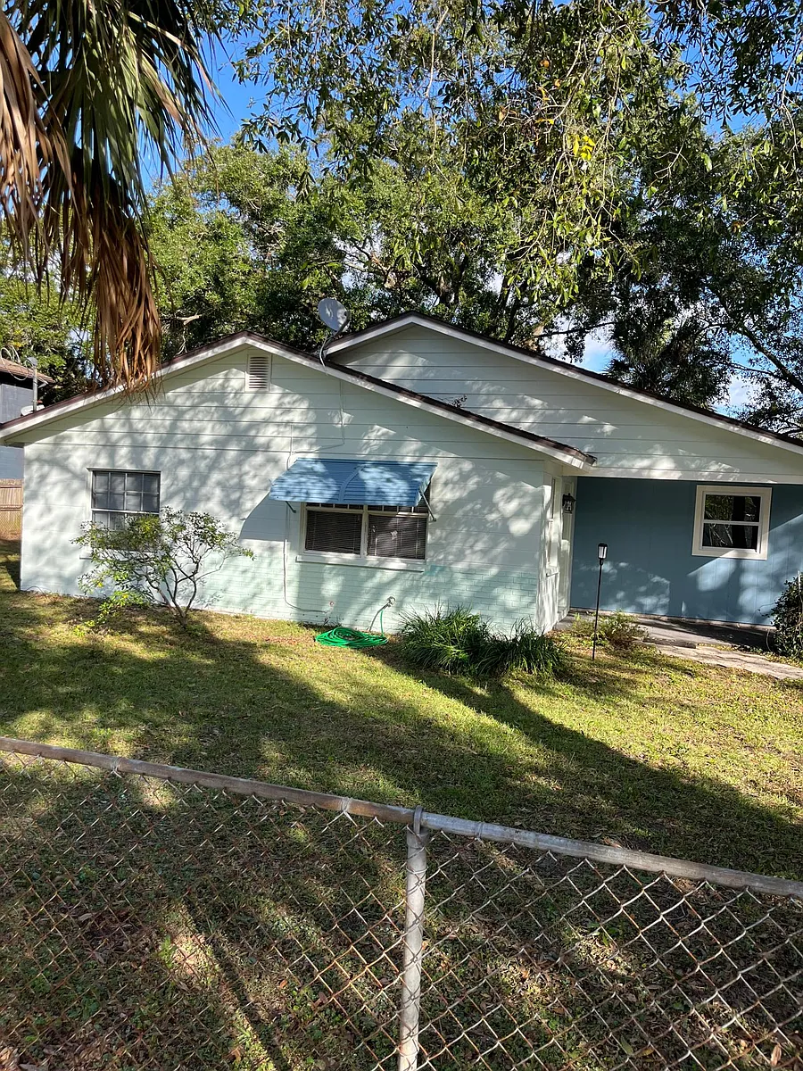 Fenced large double lot , for dogs, toddlers , and husband - 6708 S Kissimmee St