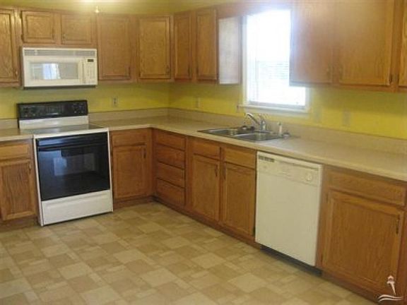 2nd image of 225 N Lake Keziah Dr