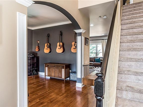 2nd image of 1724 Lake Heights Cir