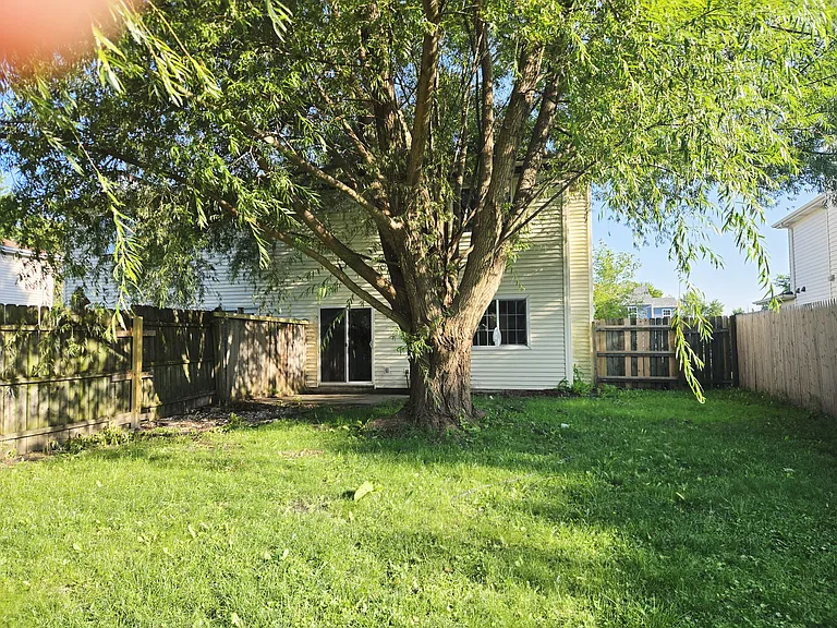960 Autumn Ln — Photo 21