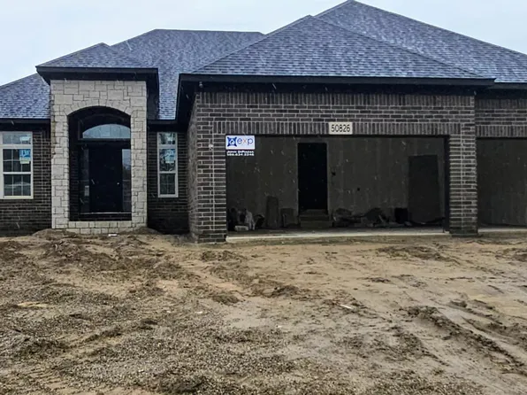 24095 Sawgrass Dr, Macomb, MI 48042