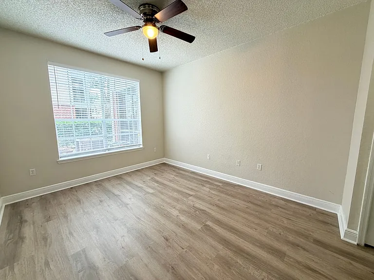 13015 Plantation Park Cir — Photo 10