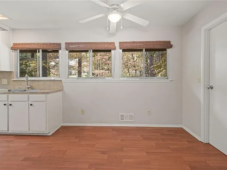 705 Edgewater Trl NW — Photo 18