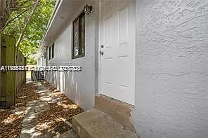 303 NW 7th St #1-2 — Photo 5