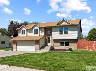 2996 Bluebird Ln, Idaho Falls, ID 83402