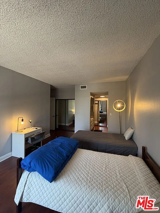1 bed, 2.0 bath, 1046 sqft, $2,700 — Photo 2