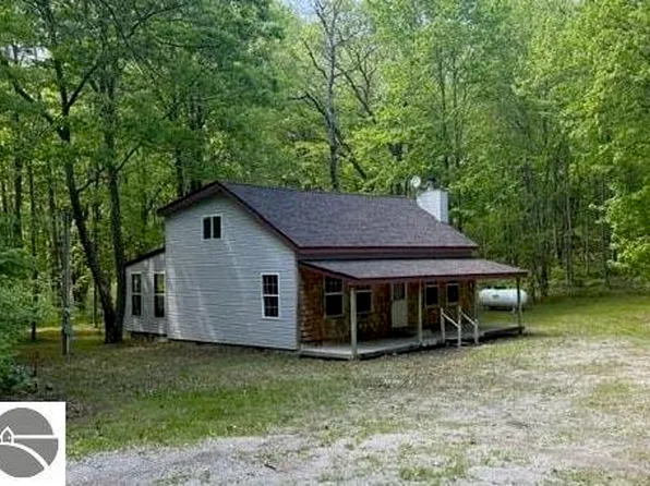 350 McMorris Trl, Harrison, MI 48625