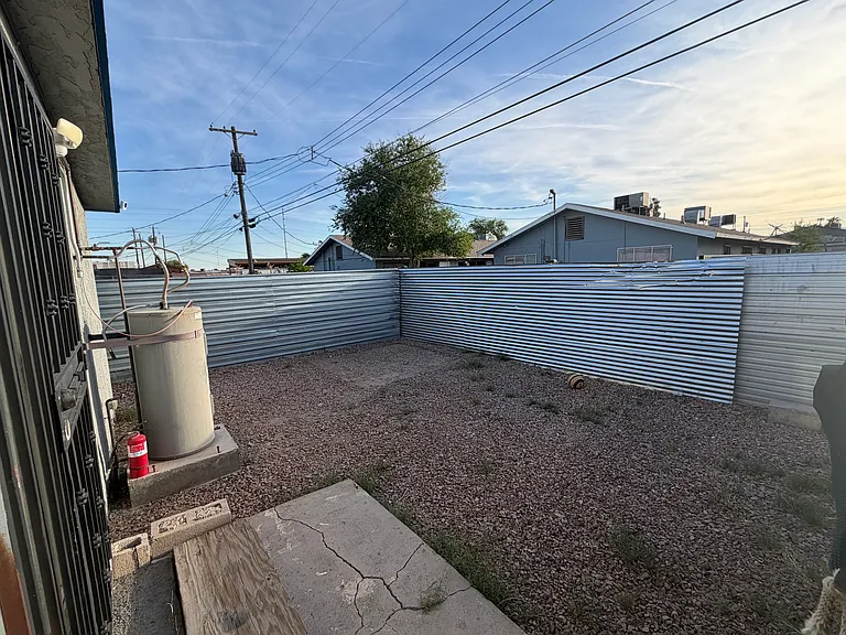 2425 Belmont St — Photo 9