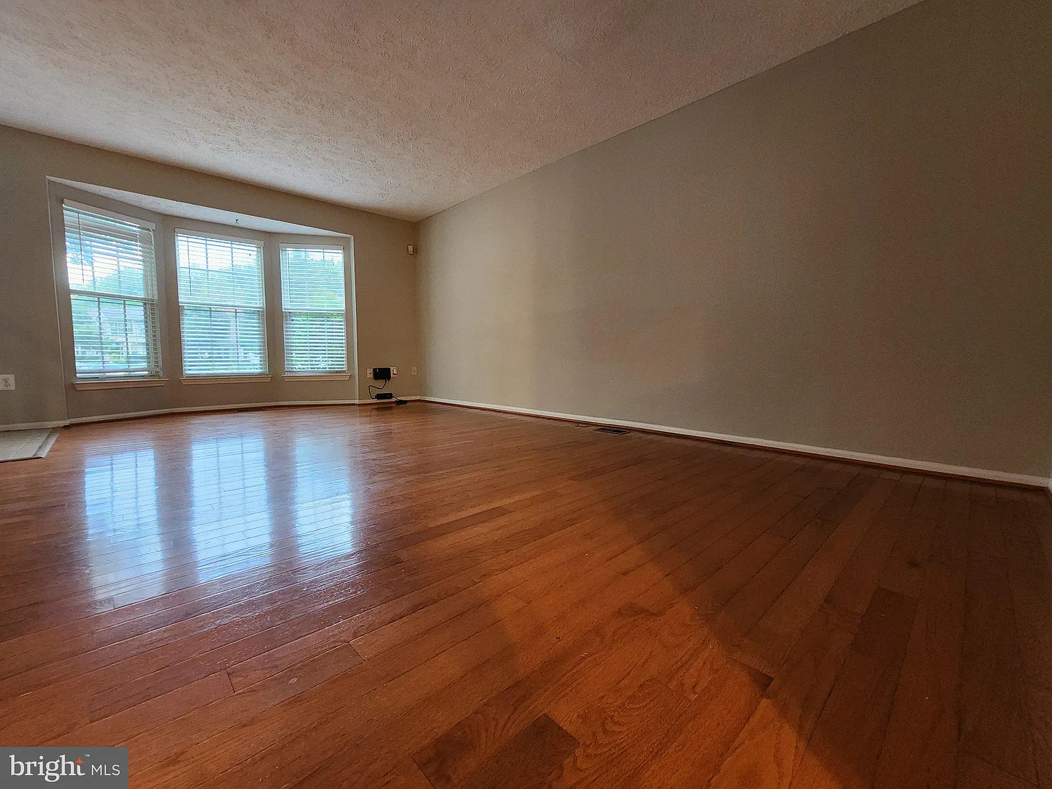 3 bed, 3.5 bath, 1820 sqft, $2,600 — Photo 4