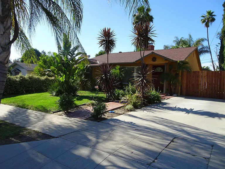 21915 Ybarra Rd — Photo 3