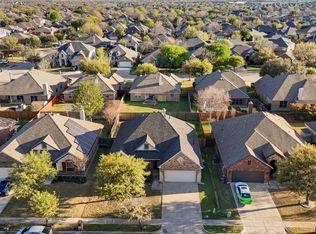 565 Griffith Dr, Saginaw, TX 76179