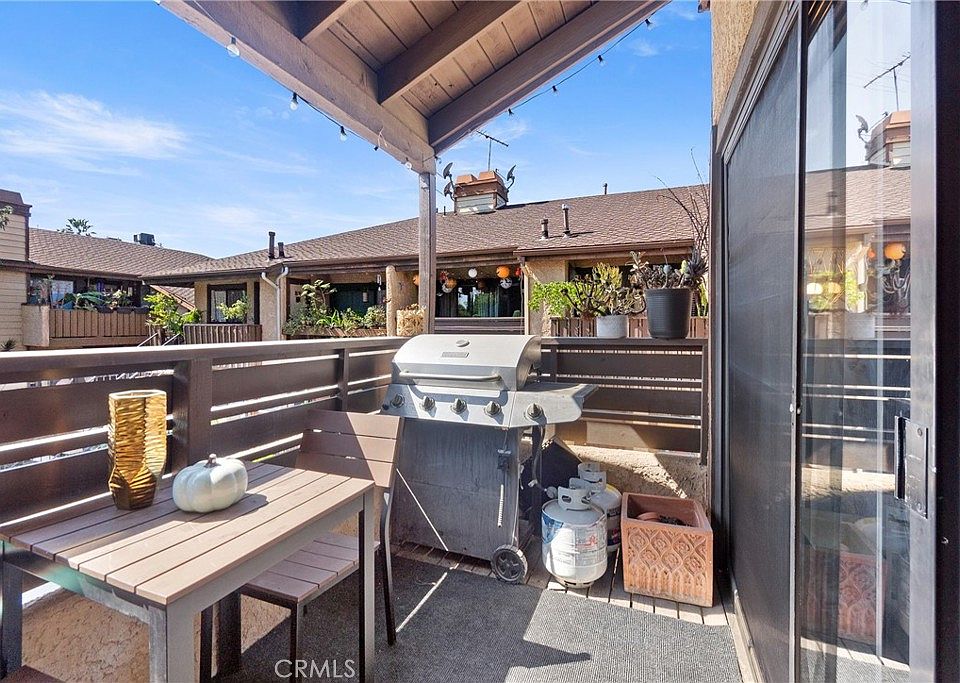 1st image of 7305 Balboa Blvd Unit 4