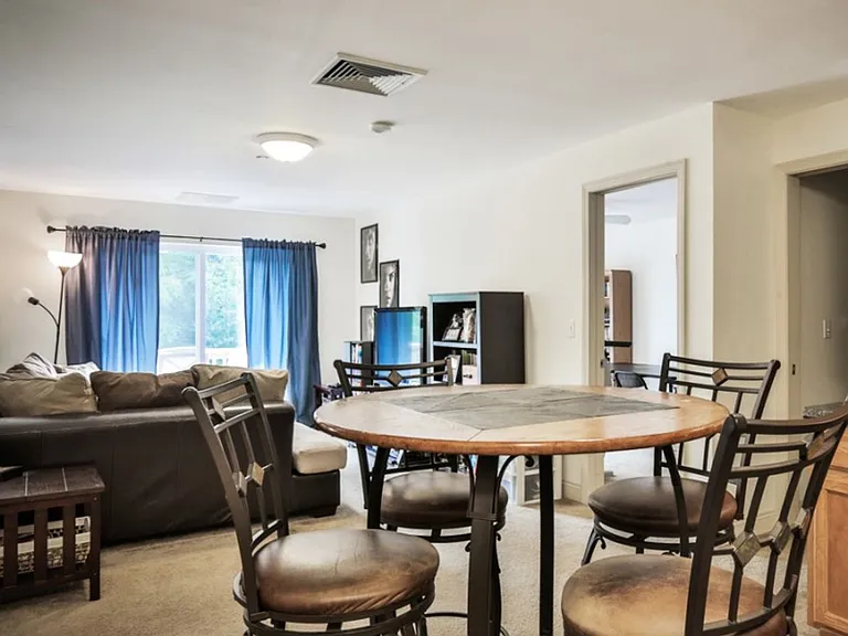 Dunns Bridge Apartments — Photo 37