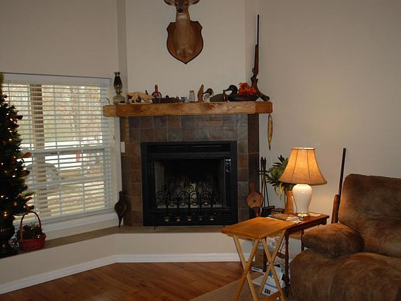 3rd image of 136 Melrose Lndg