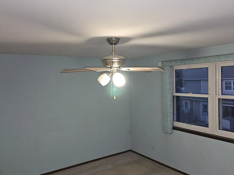 805 Bishop Ct — Photo 7