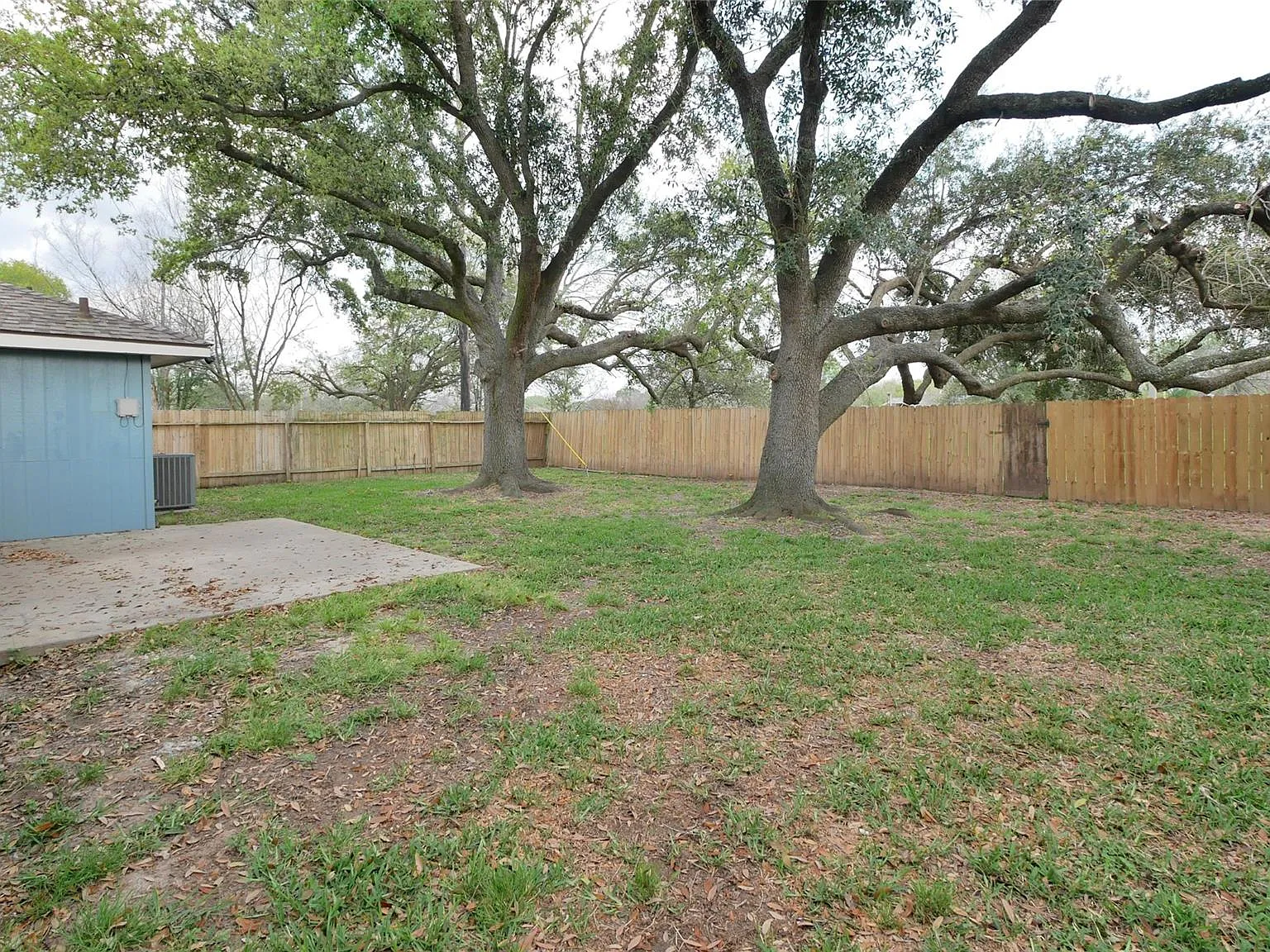 3 bed, 2.0 bath, 1852 sqft, $1,950 — Photo 3