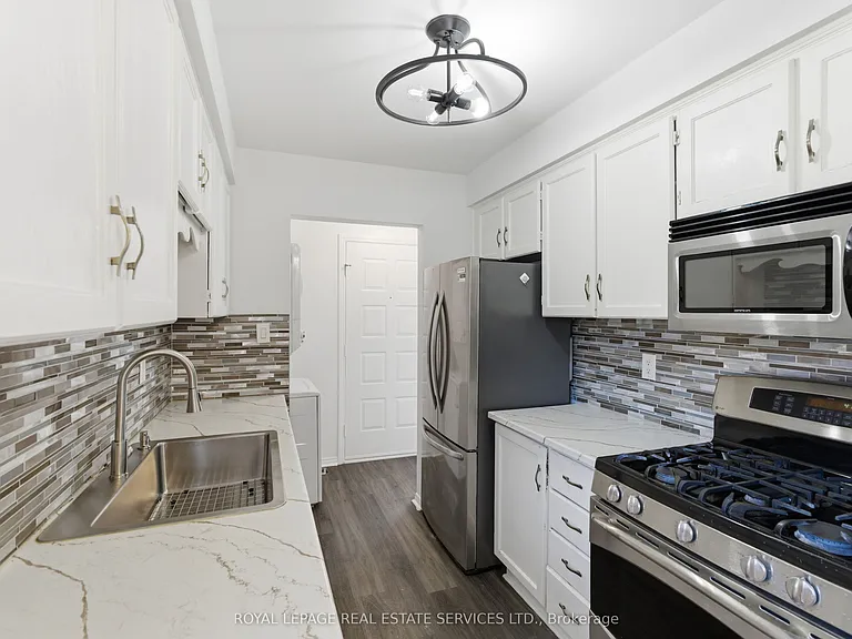 341 Rexford Dr — Photo 12