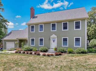 10 Sunset Dr, Ipswich, MA 01938
