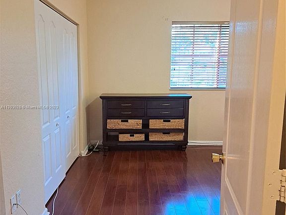4th image of 940 NW 206th St