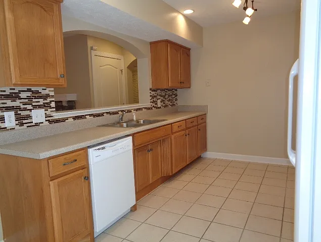 4 bed, 2.5 bath, 2280 sqft, $2,465 — Photo 3