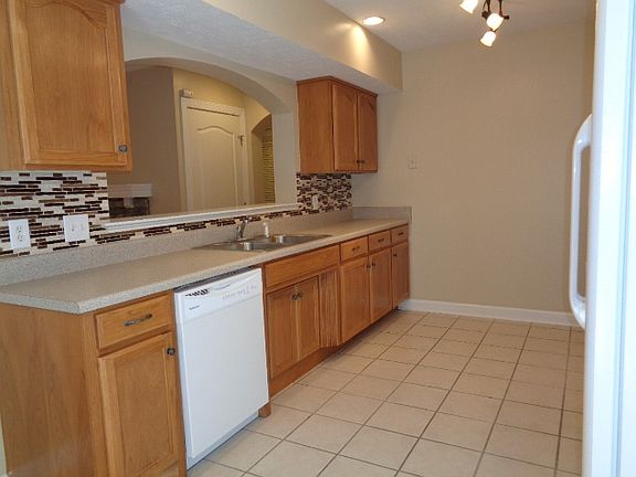 3rd image of 612 Pointe Clear Dr