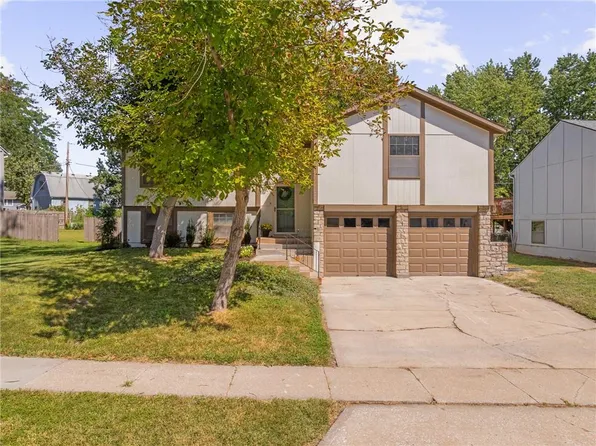 2116 E Mohawk Dr, Olathe, KS 66062