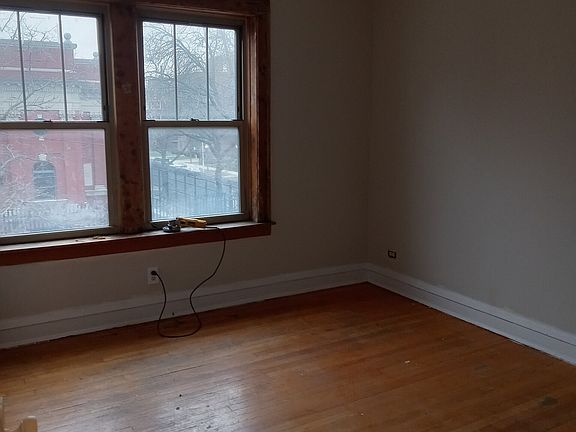 3rd image of 6755 S Oglesby Ave #2