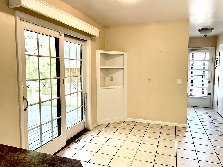 3031 Country Club Dr — Photo 11