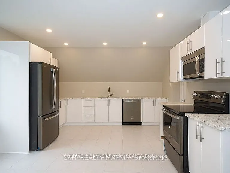 1429 Meadow Dr #2 — Photo 6