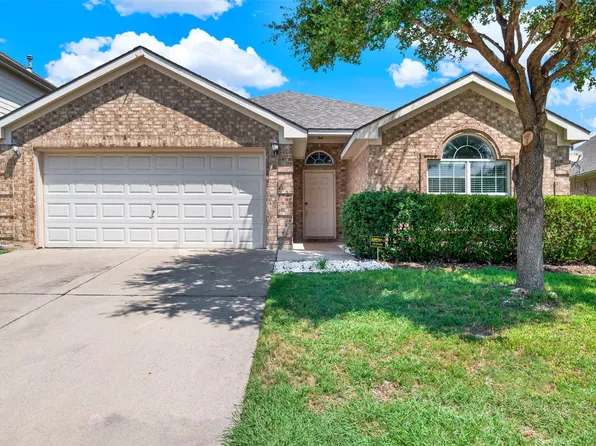 8736 Lariat Cir, Fort Worth, TX 76244