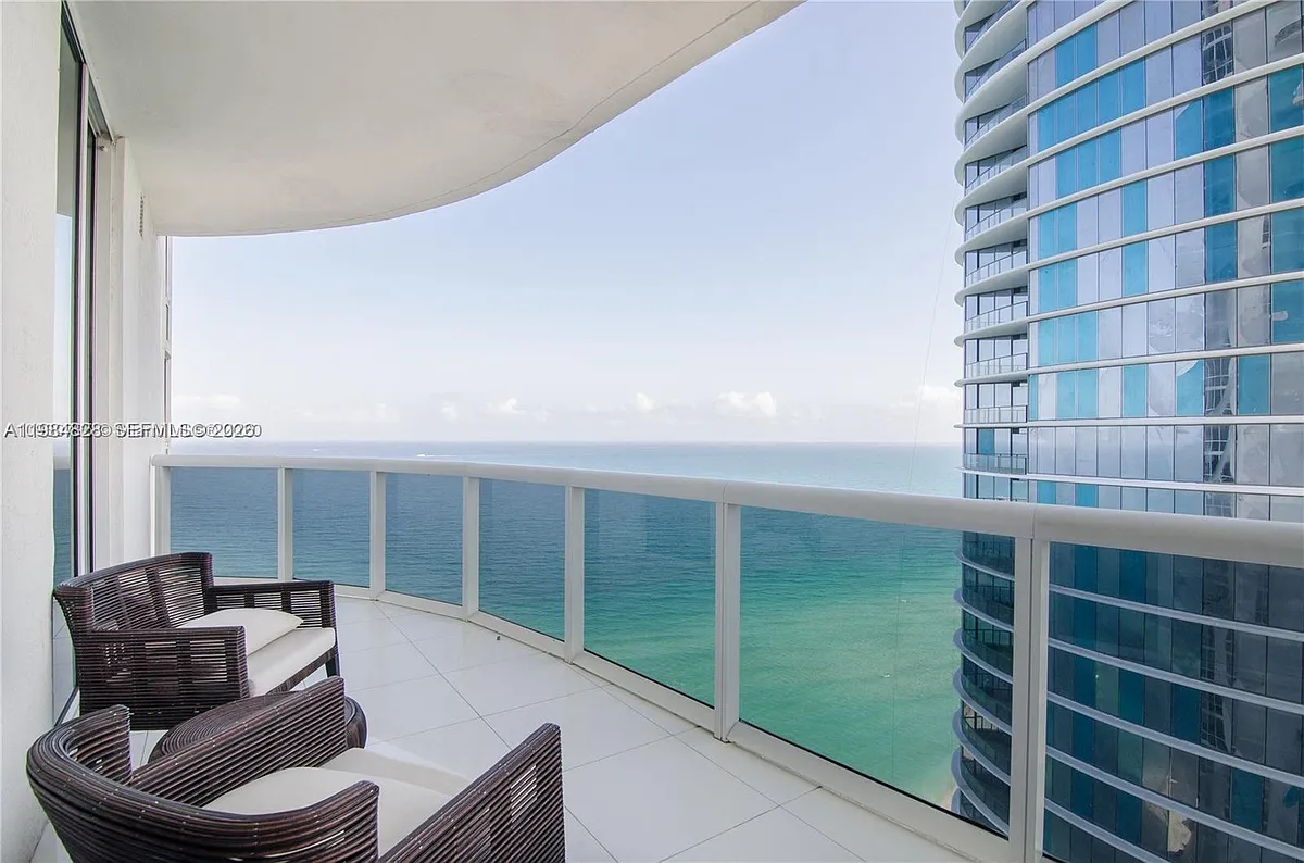 Building Photo - 15811 Collins Ave #2602