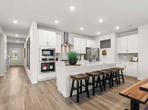 833 Bur Oak Ct, Clarksville, TN 37043