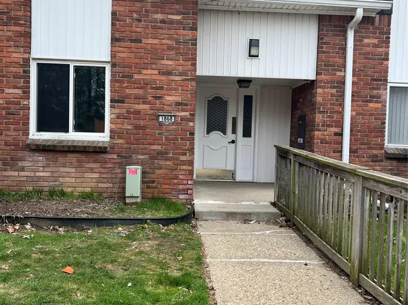 1868 Colonial Village Way APT 4, Waterford, MI 48328