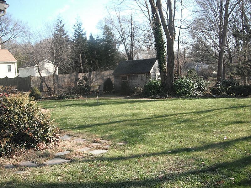 2nd image of 141 Elmwood St