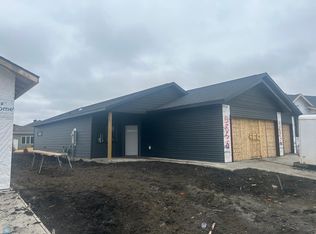 5856 Ellis Dr W, West Fargo, ND