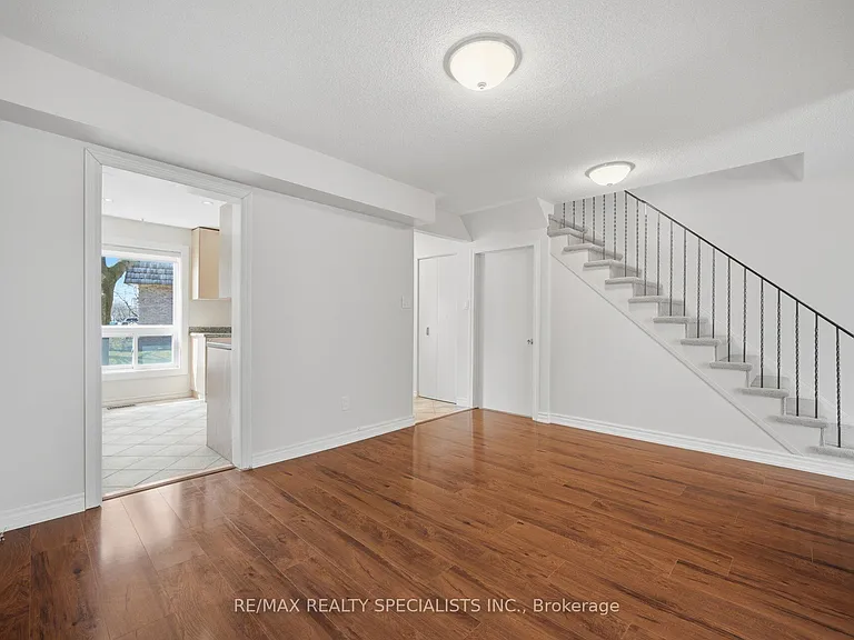 701 Burnhamthorpe Rd #106 — Photo 12