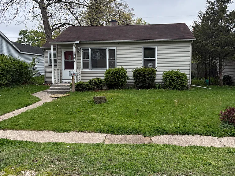 223 Van Buren Ave — Photo 1